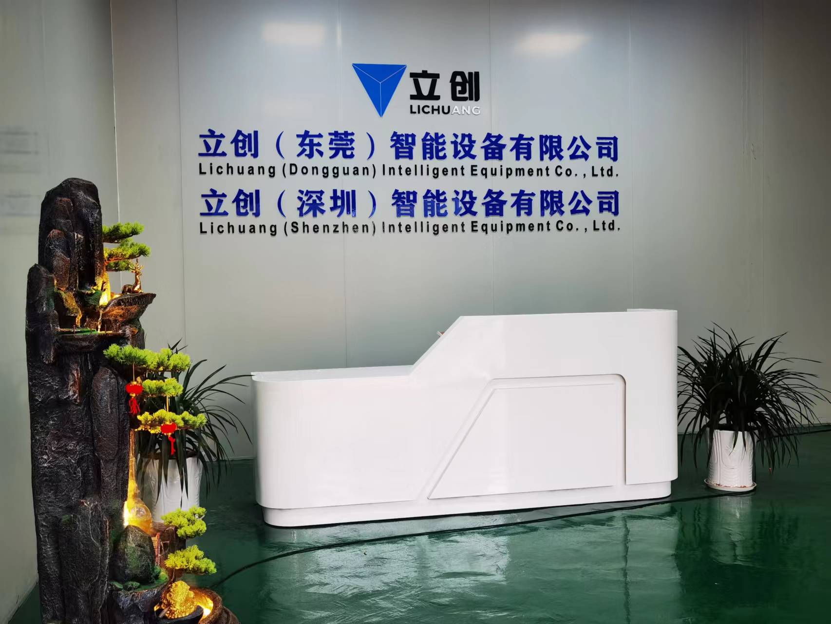深圳全自动丝网印刷机厂直营，价格也折扣，机器稳定服务好
